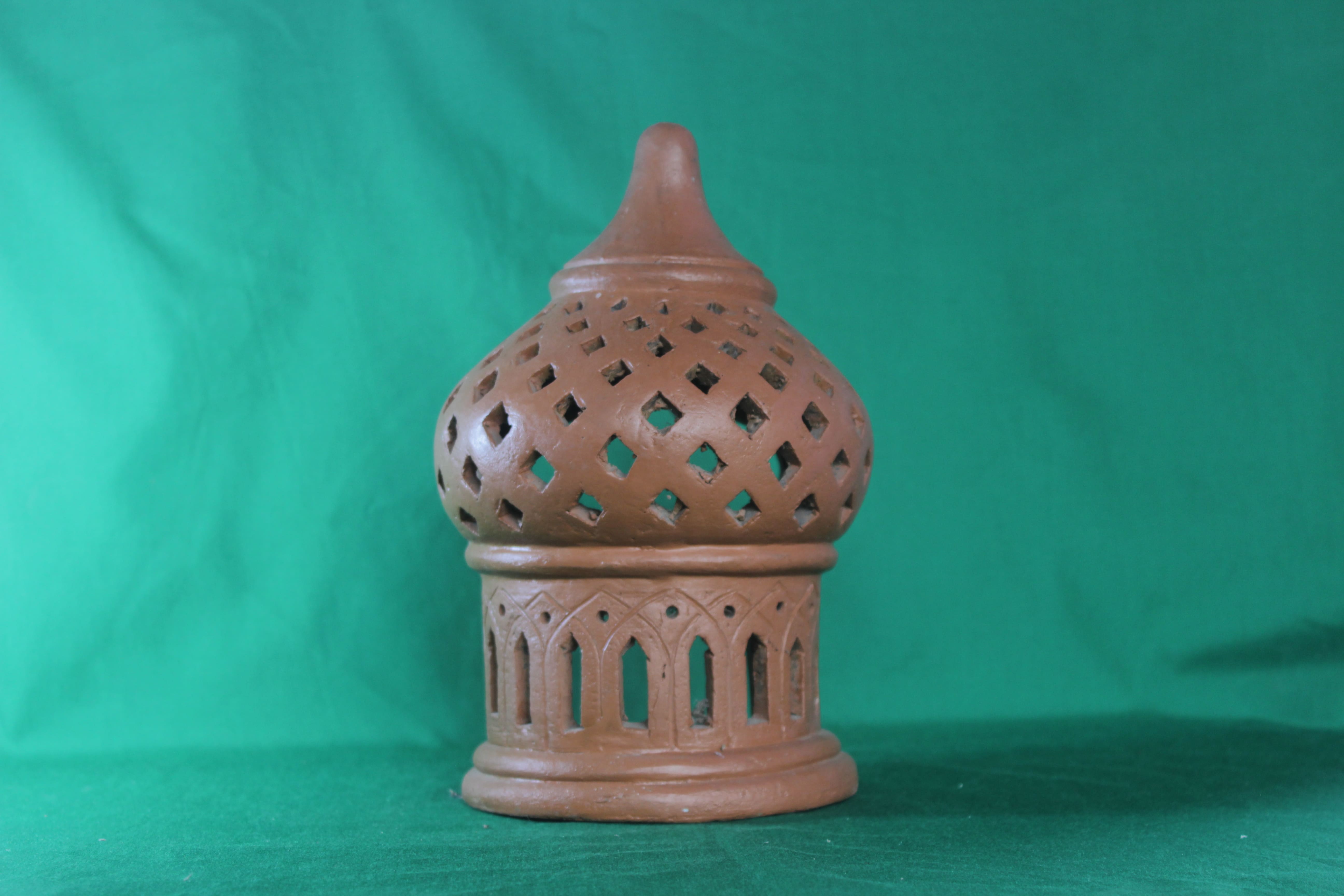 Tempat Lampu Bermotif